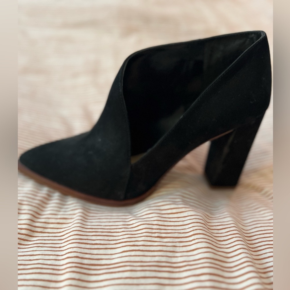Vince Camuto Bootie Cutouts - Barely Worn, Genuin… - image 1